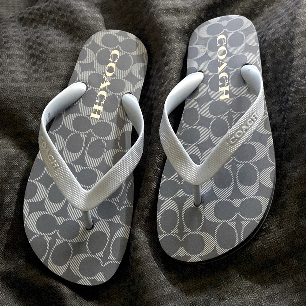 Woman’s Coach Zac flip flops Sz. L 7-8 dk blue and light blue. Signature logo